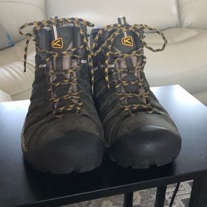 Men’s size 13 Keen hiking boots worn once.